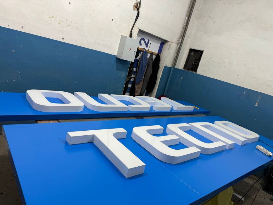 Tashqi Reklama Banner Afisha Stend