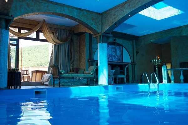 Хотел в Свети Влас с басейн на последния етаж.