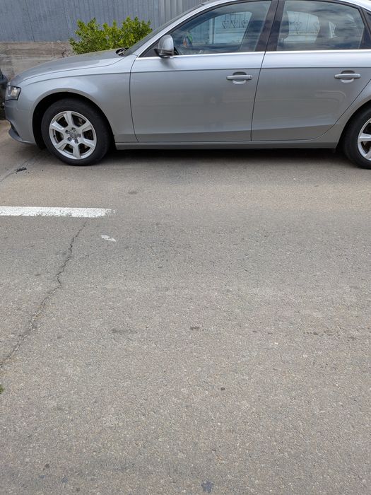 Vând audi A4 2010   benzină