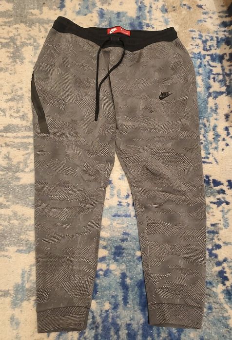 Чисто Нов Мъжки Спортен Панталон Nike Tech Fleece Camo | Размер L