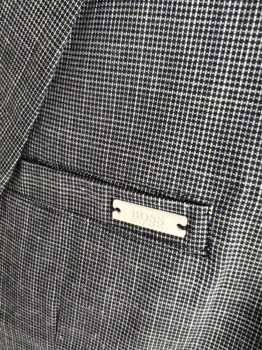 Costum Hugo Boss pentru băieți – Sacou și pantaloni scurți – 10 ani / 138 cm – Purtat o singură dată – Ca nou