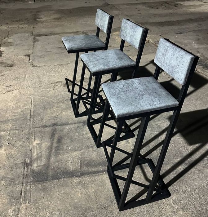 Барных стульев в стиле лофт металлическим каркасом с мягкими сиденьями