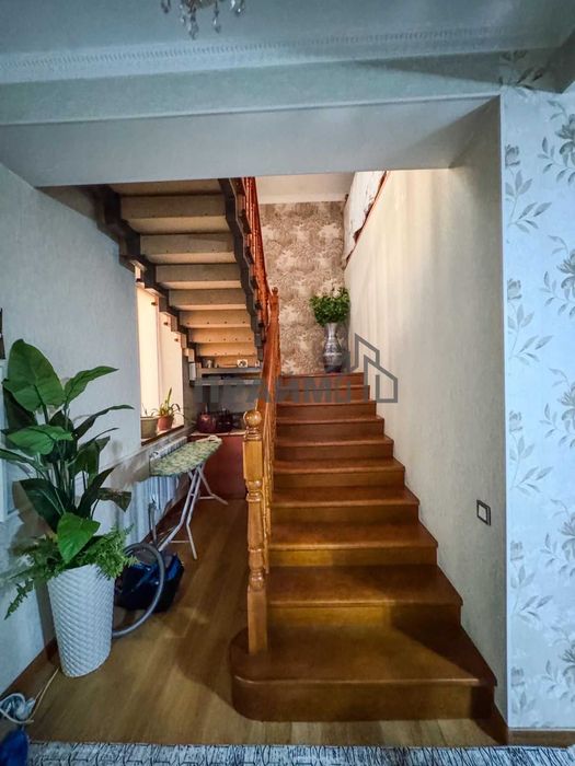 ПРОДАМ 5 ком. дом Центр (Артем ПРАЙМ)