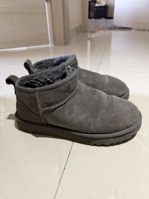 UGG cizme de zăpadă din piele întoarsă Classic Ultra Mini