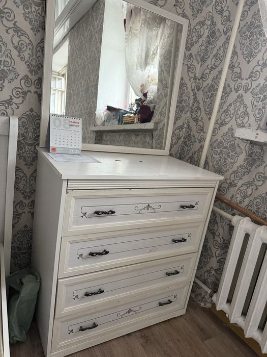 Продаю спальный гарнитур