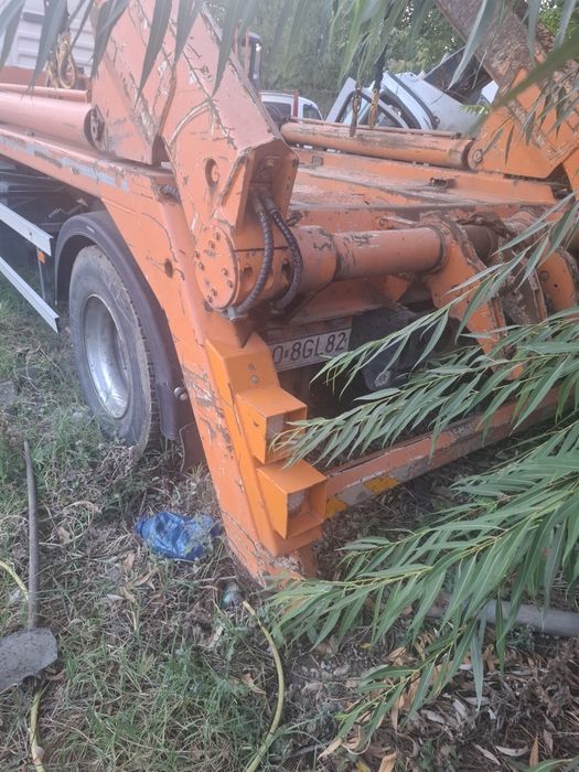 Man 18,250 abrollkipper cu lanțuri pentru containiera container moluz moloz skip  18 tone recent adus