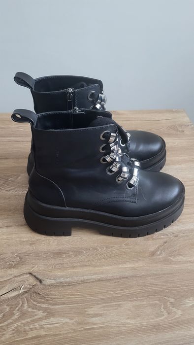 Botine Bershka cu platforma si șireturi, mărimea 37