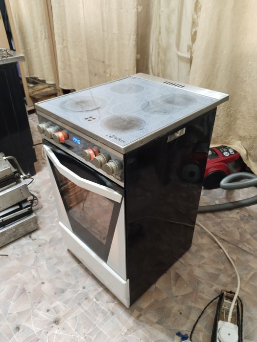 Продам стеклокерамическую плиту Kaiser