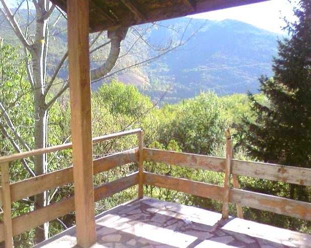 Двуетажна вила с голям двор в Тетевенския Балкан – с. Гложене