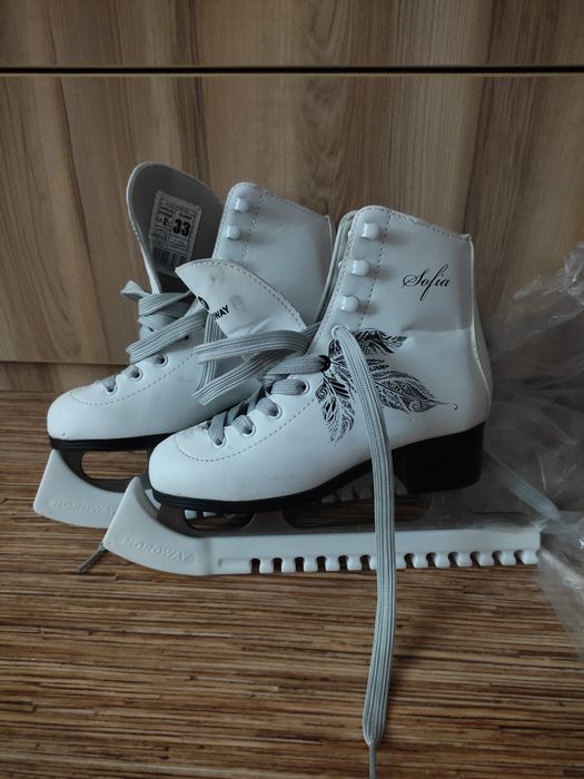 Продам фигурные коньки р33