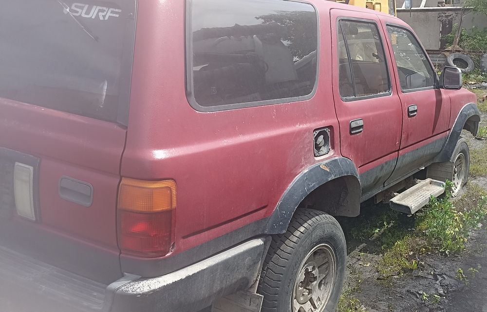 Toyota Hilux surf 130.