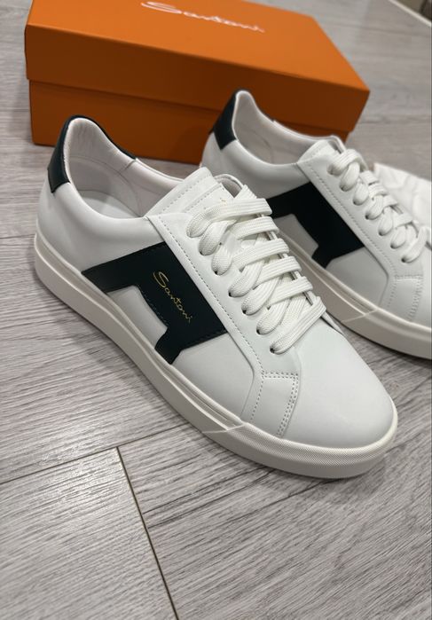 Обувки Santoni.
