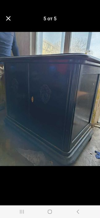 Комплект от масив столове маса и бюфет.