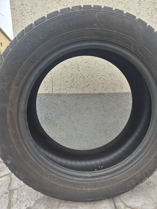 Patru anvelope de iarnă.