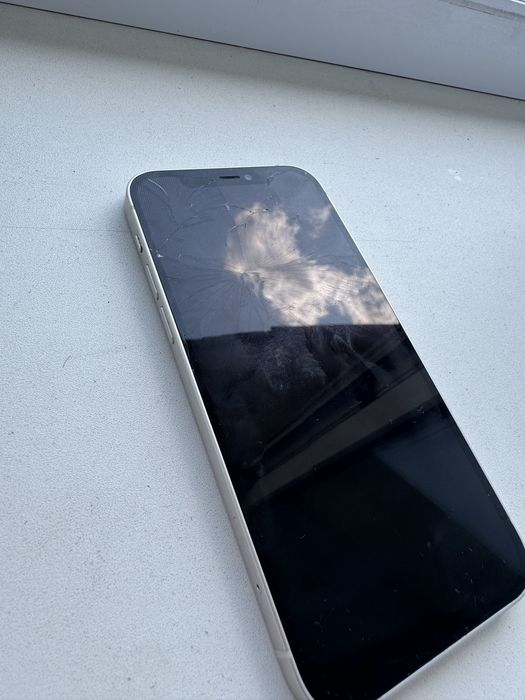 Продам iphone 12