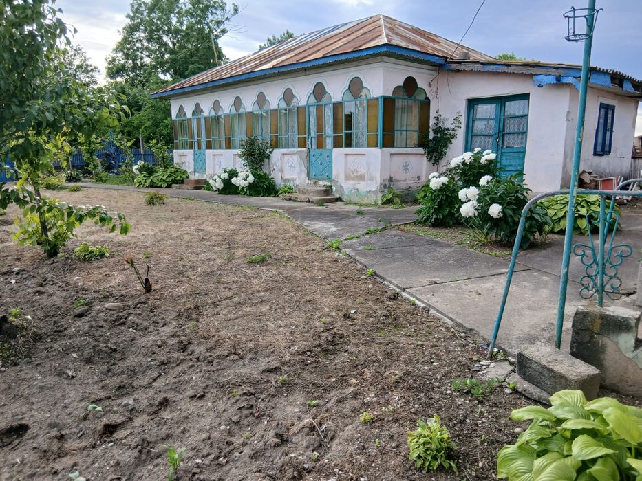 Vand Casa cu teren generos la tara