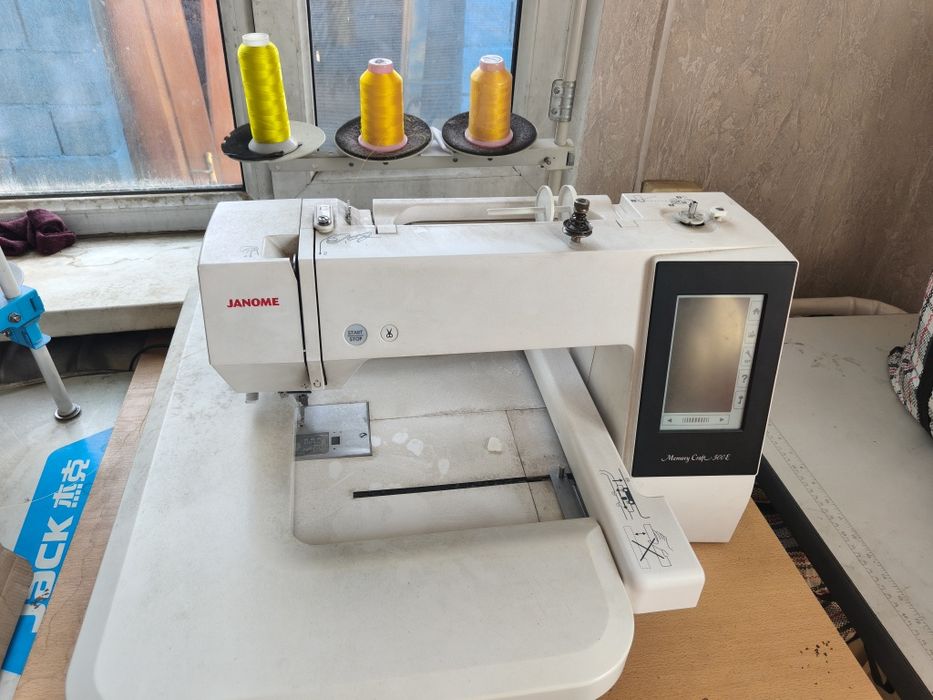 Вышивальная машина Janome Memory Craft 500 E