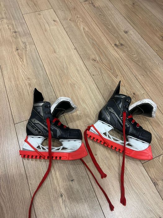 Хоккейные коньки