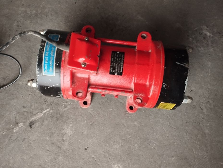 Вибратор для вибростола брусчатки