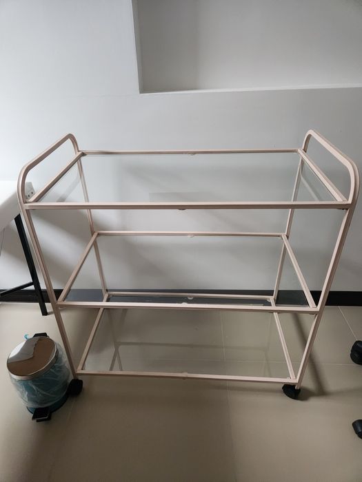 Продаём медицинские столики-помощники