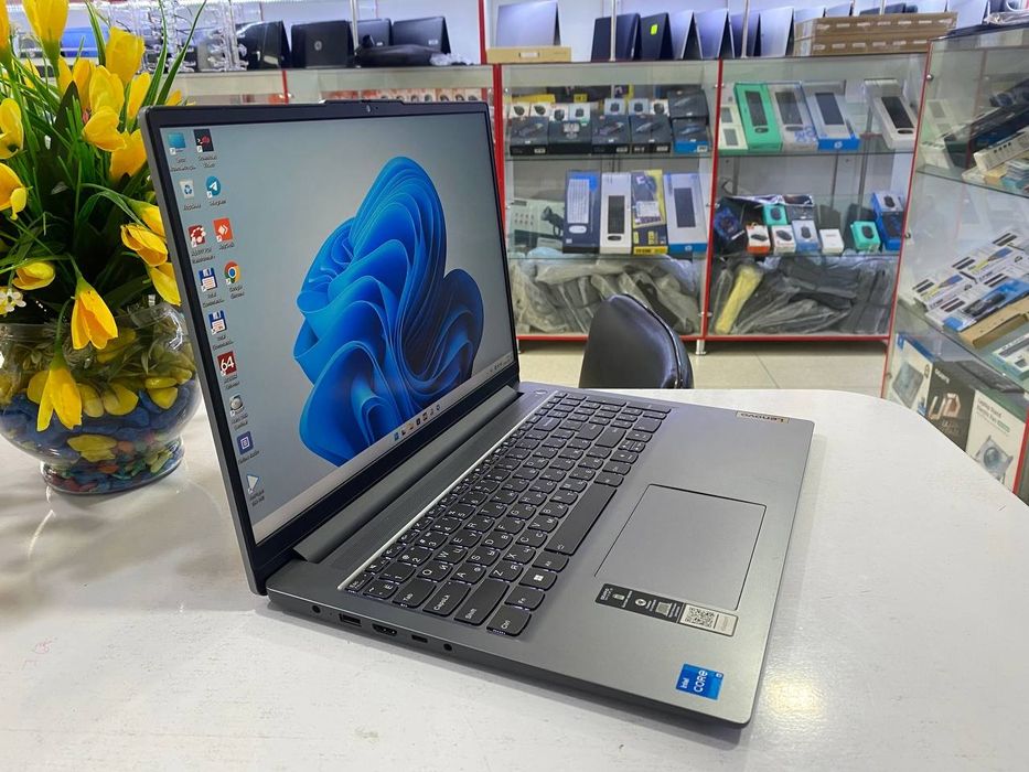 Lenovo core i3-1315U DDR5 8/256 SSD holati ideal