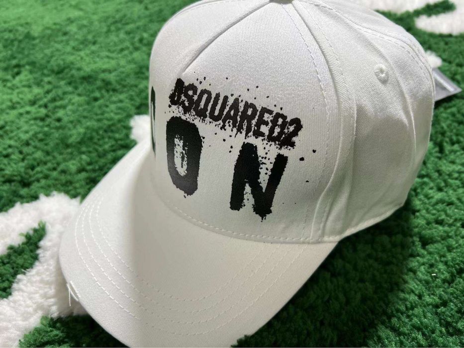 Sapca dsquared2 icon white spraypaint