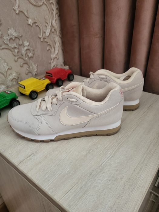 Новые Кросовки фирмы Nike оригинал светло бежевые