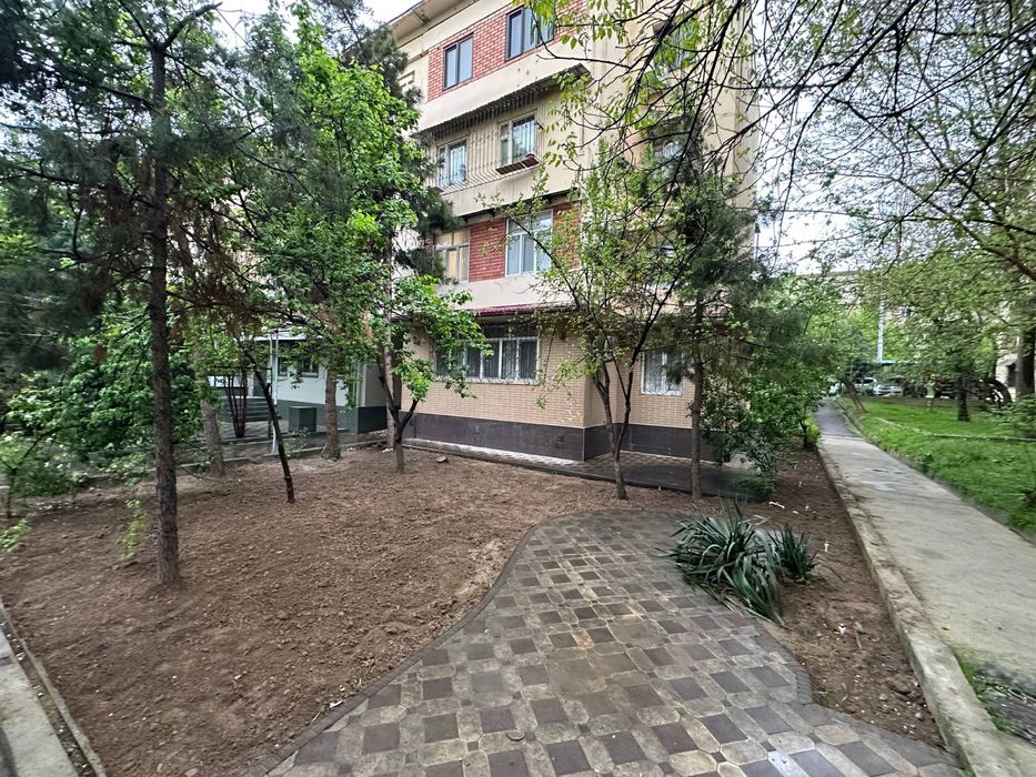 90м² под офис — Мирзо-Улугбек, угловая, 1 этаж. 2 линия