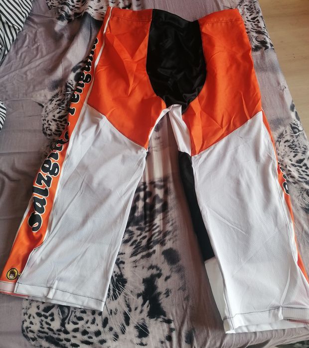 Pantaloni sport mărimea L