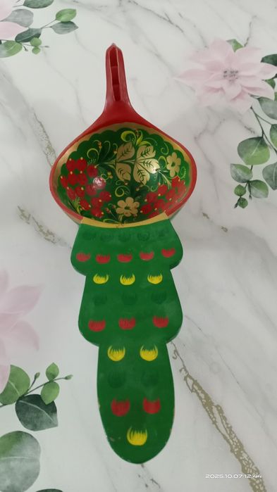 Роспись Хохлома "ковш - павлин". Дерево.