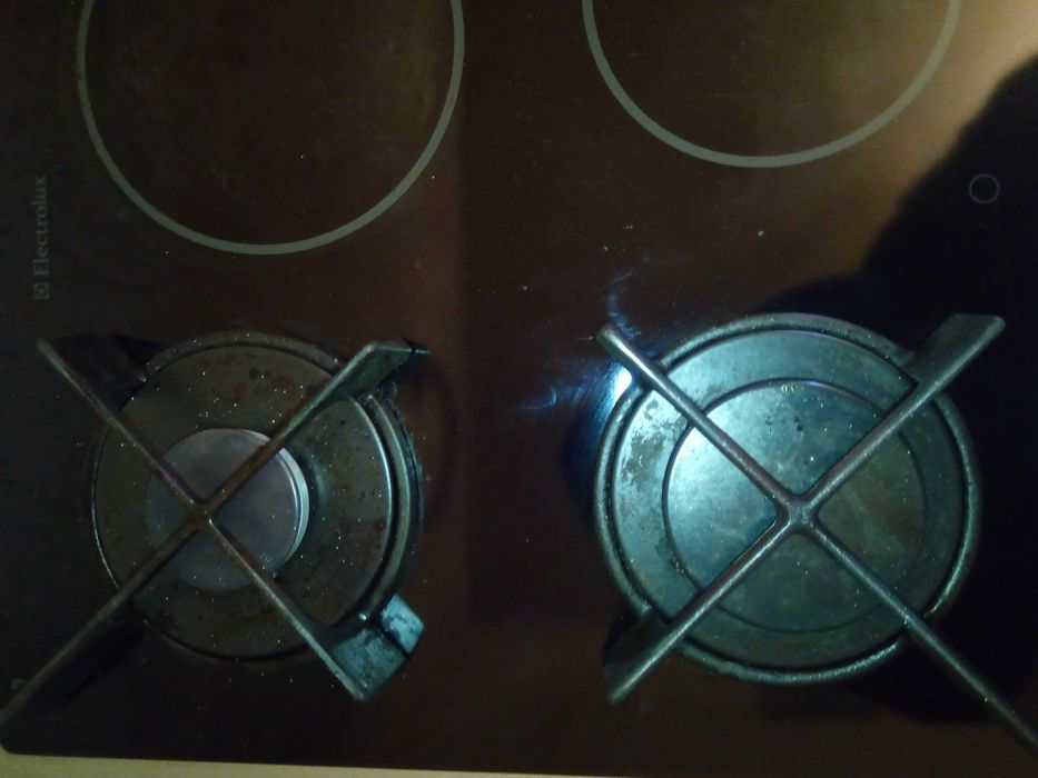 Продавам плот с 2 газови и 2 електро-котлона