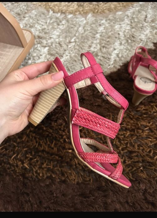 Sandale roz cu toc gros