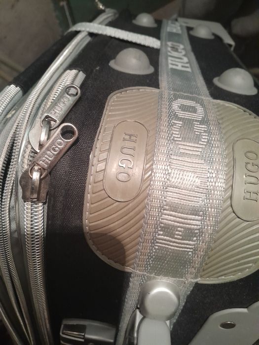 Много  здрав  куфар  Hugo с колелца