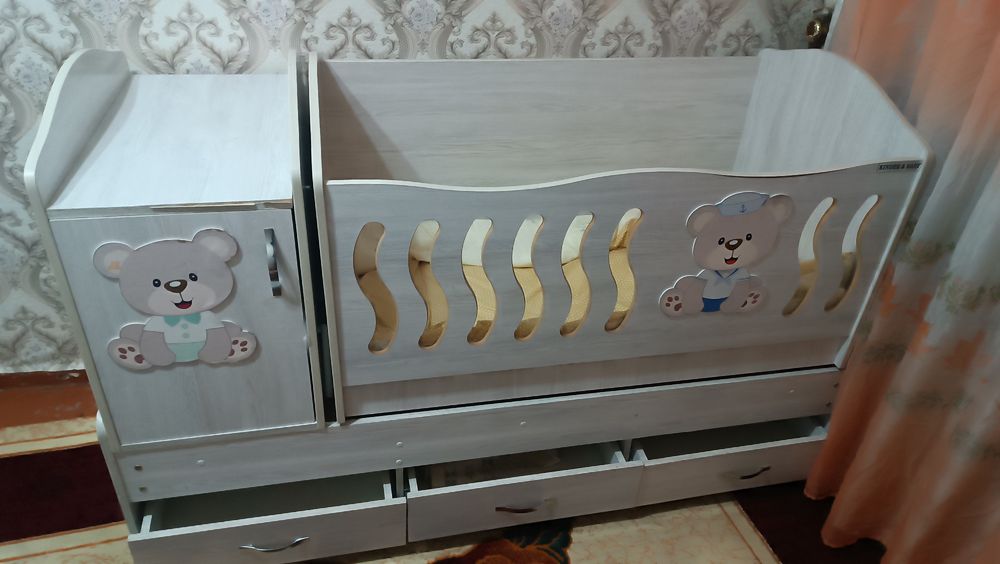 Bolalar Karavat belanchak boʻlib qimirlaydi