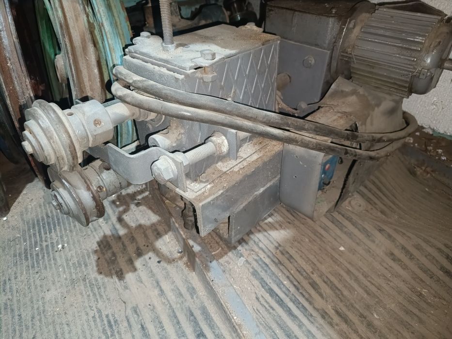 Редуктор с двигателем