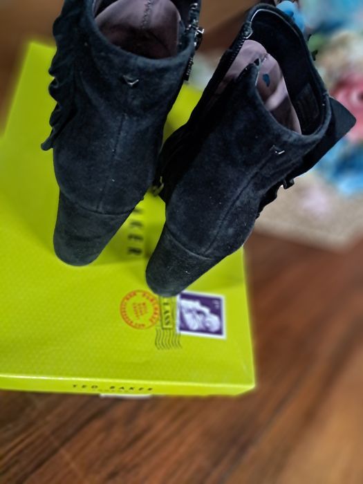 Ghete ted baker marimea 35