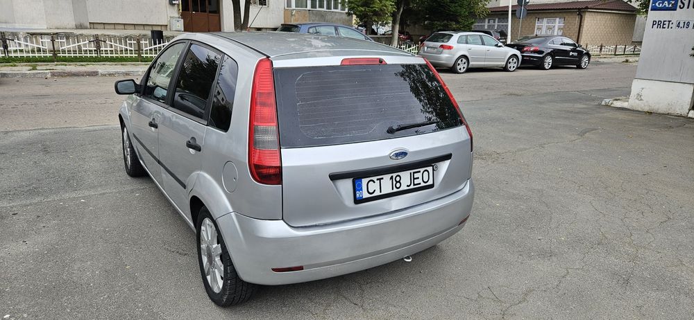 Ford fiesta 1.4 benzină stare bună acte la zii