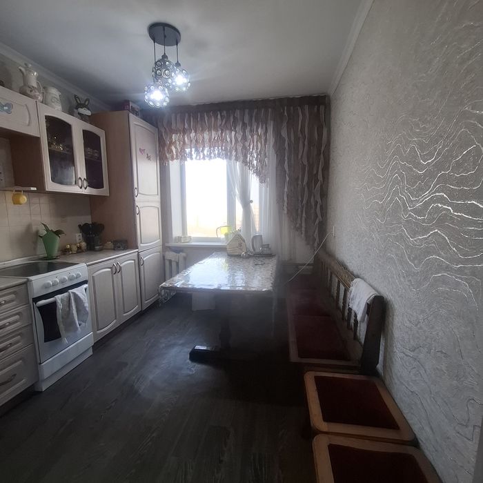 Продам 4 комн.кв, центр, 8/9