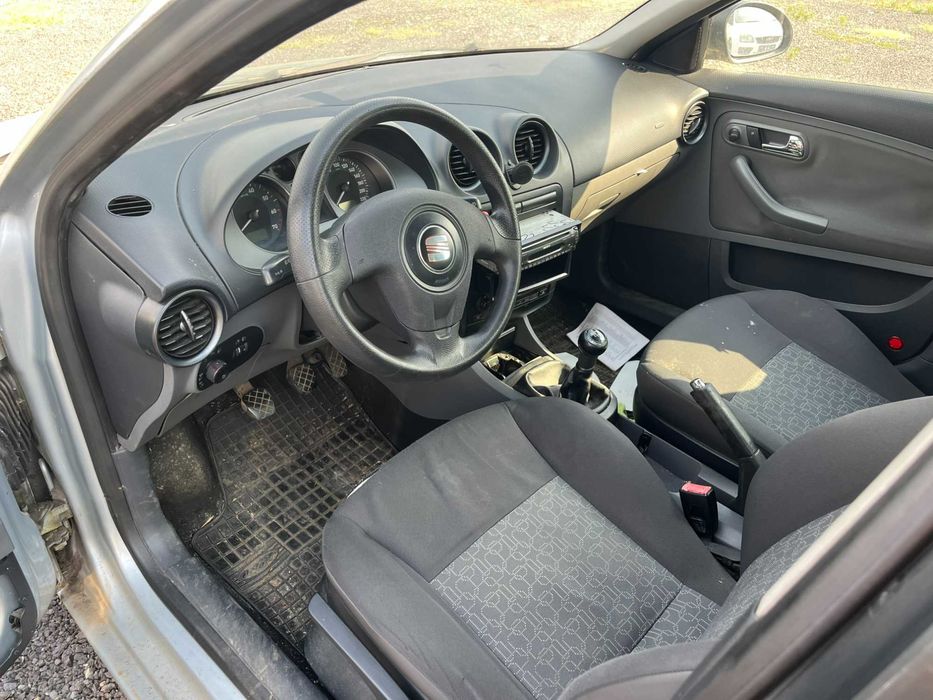 Dezmembrez Seat Ibiza 6L facelift 1,2 benzina gri argintiu 4 usi 2006