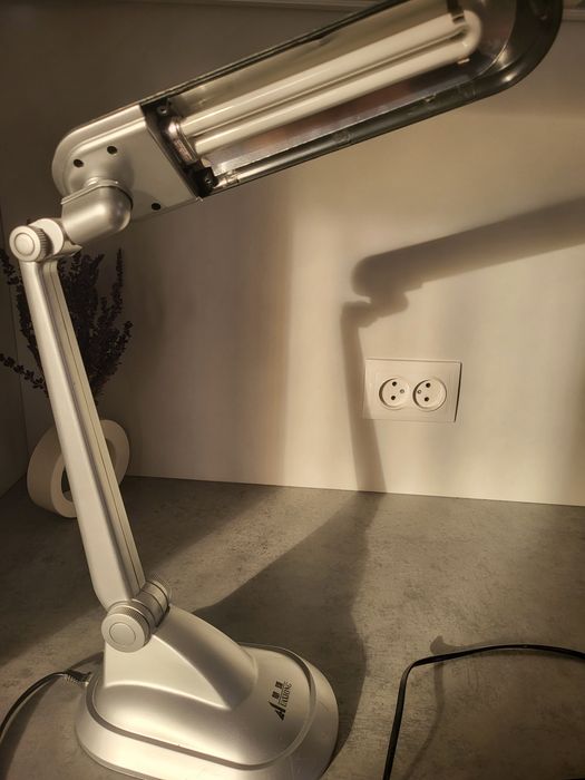 Настольная лампа