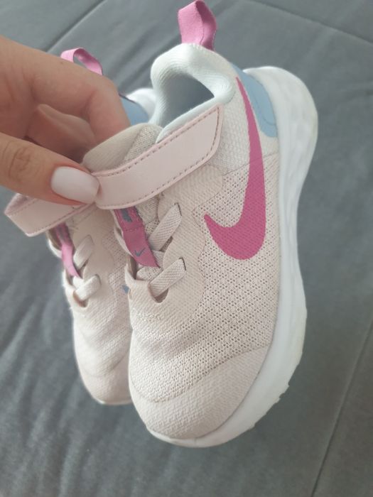 Vand adidași Nike mărimea 25