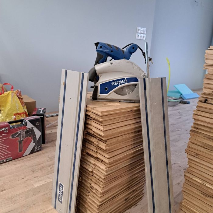 Циркуляр със водеща шина