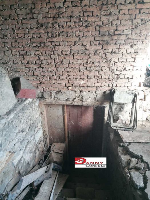 Къща с двор в с. Обединение, обл. Велико Търново