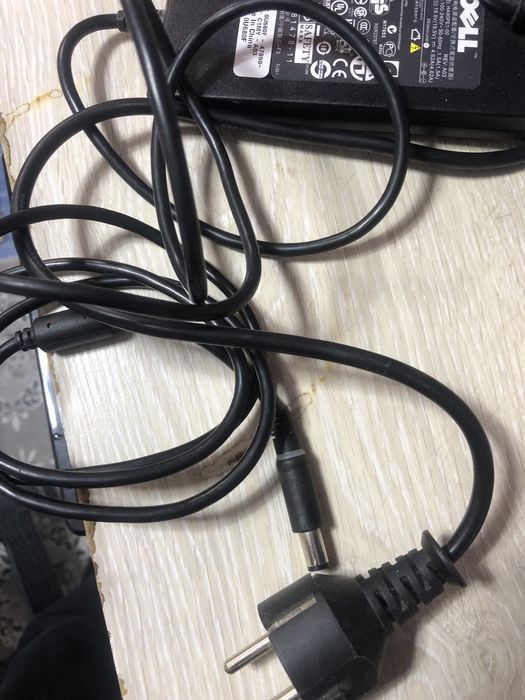 Зарядно за лап топ lap top Dell