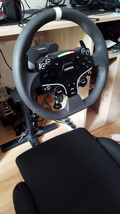 Vând scaun playseat evolution + bundle moza r3