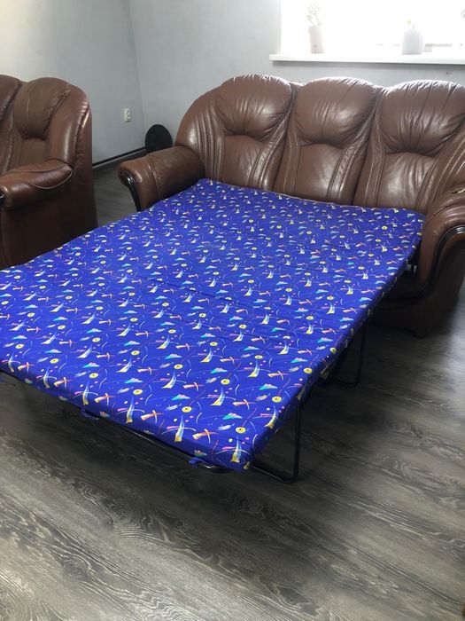 Продам кожаный мягкий уголок