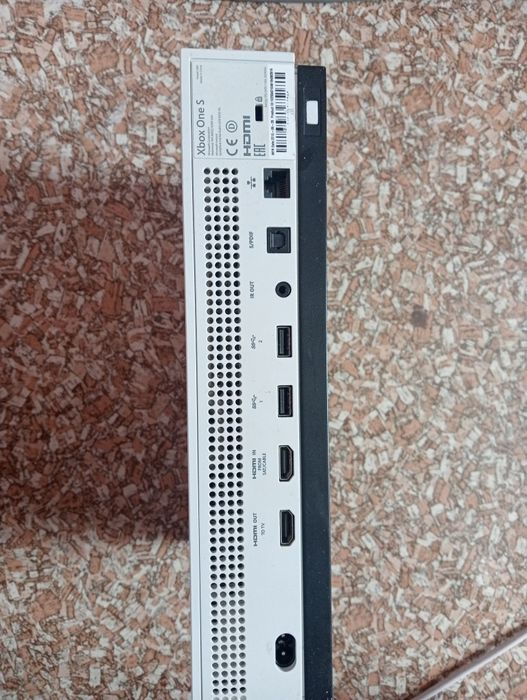 продам Xbox One S.