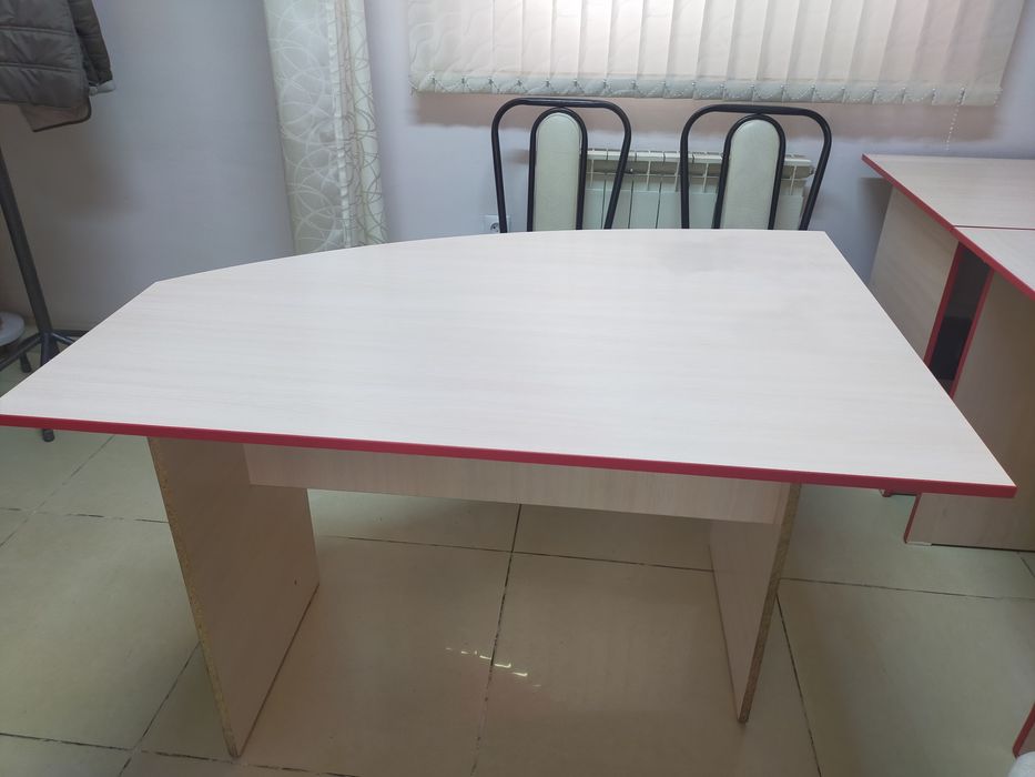 Стол офисный,угловой