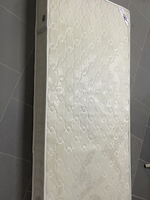 Matras satiladi 1 kishilik spalniyga