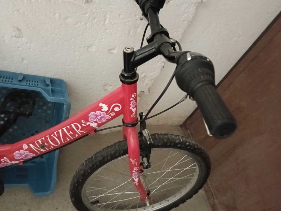 Vând bicicleta de fete 7-10 ani